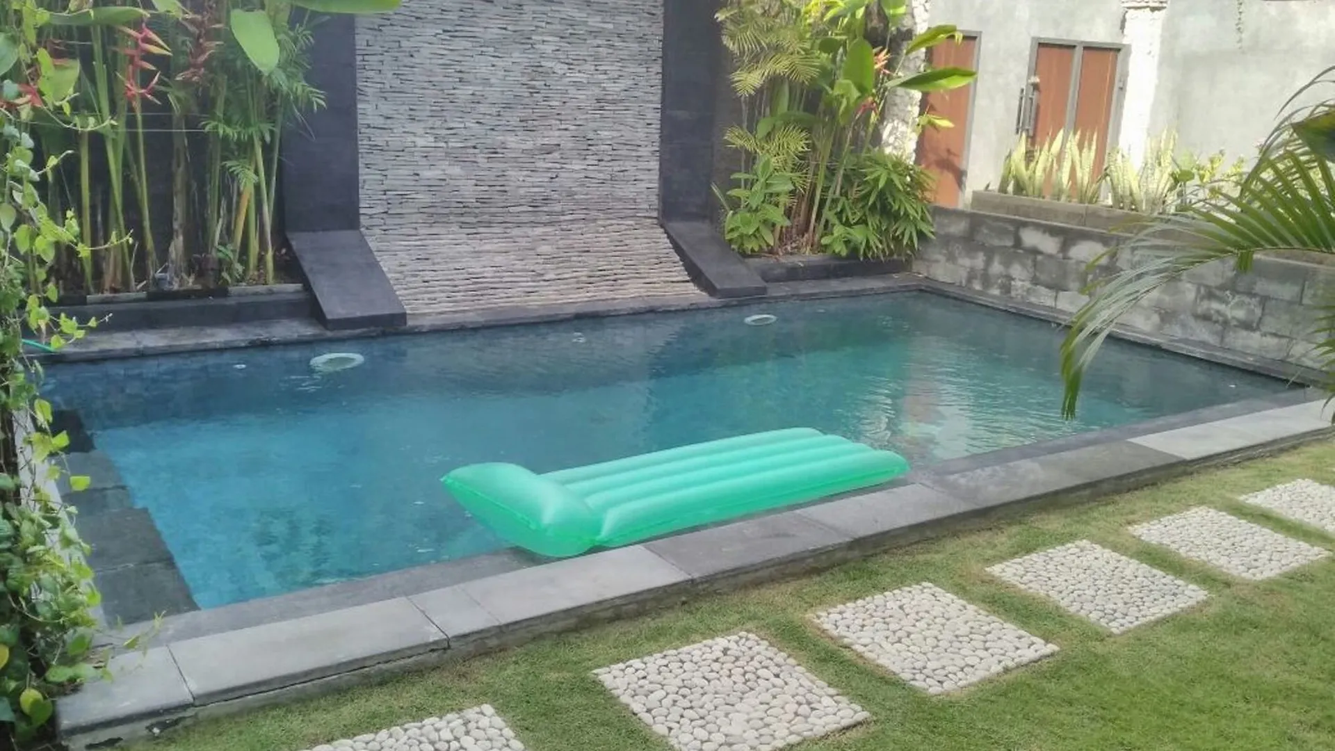 Sunshoot Villa Sandat Seminyak